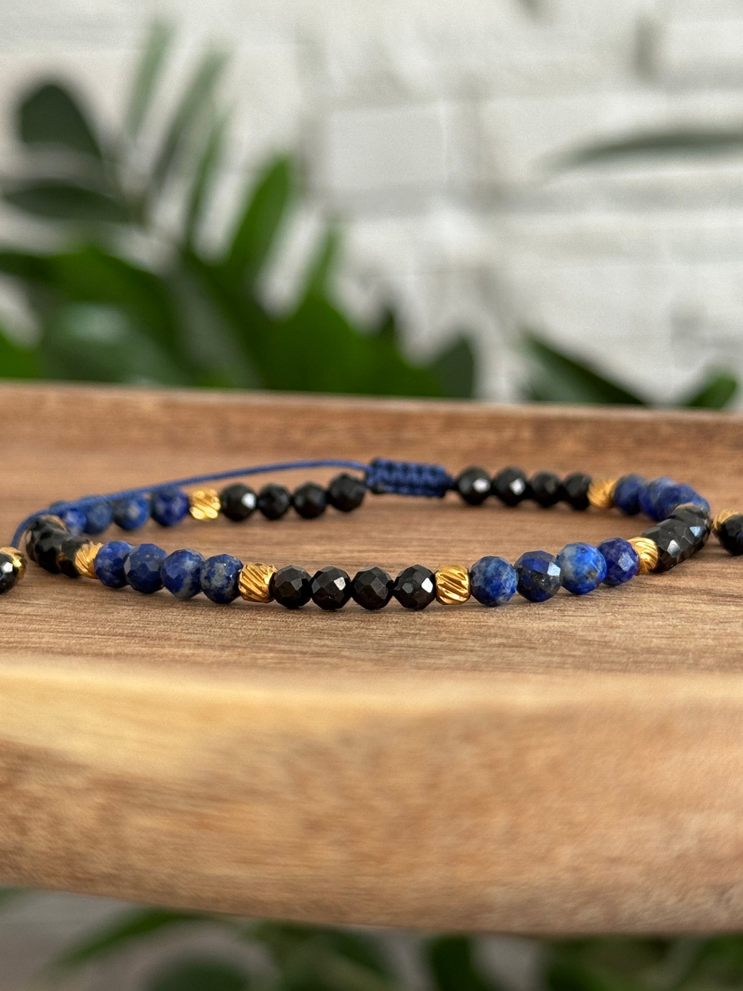 Lapis lazuli, spinel